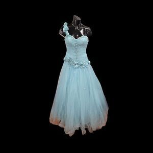 LADIES TURQUOISE PROM OR FORMAL DRESS WITH SEQUIENT BEADS BY POSH PRECIOUS. EUC